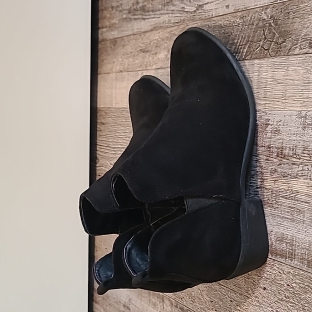 Black Suede‎ Booties​